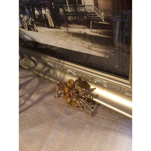 NWT Enameled Flower Brooch Pin Honey Beige & Carmel With Rhinestones BEAUTIFUL! - Picture 14 of 16